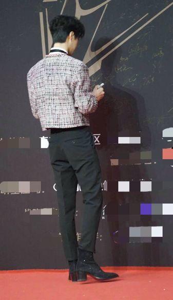 穿内增高的男明星,揭秘穿内增高的男明星时尚秘籍